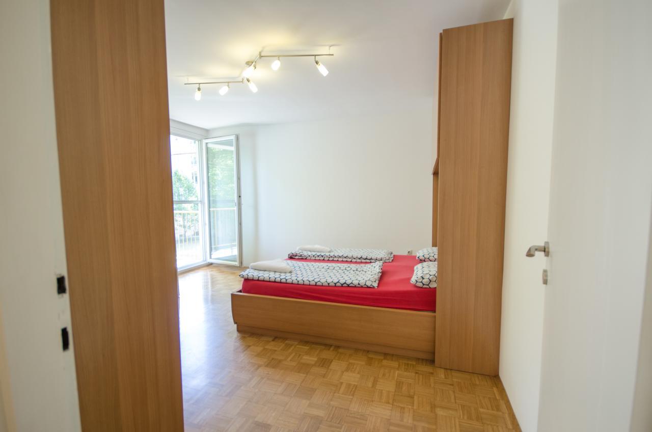 Apartment Near The Train Station リュブリャナ エクステリア 写真