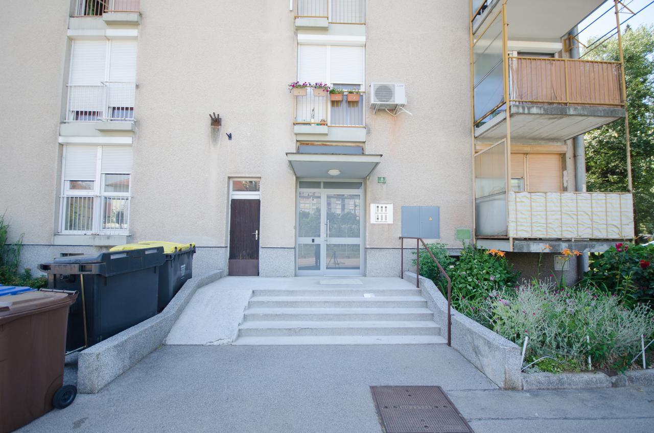 Apartment Near The Train Station リュブリャナ エクステリア 写真