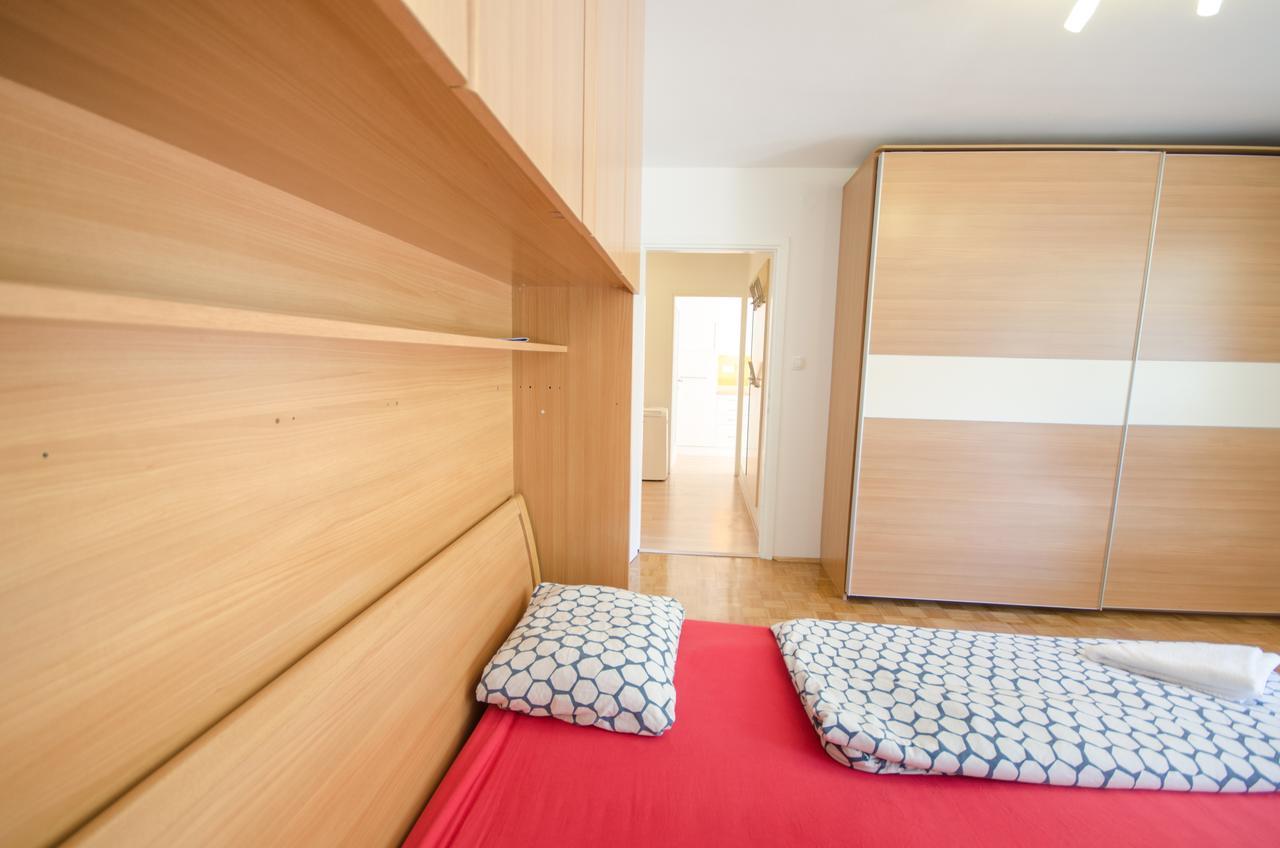 Apartment Near The Train Station リュブリャナ エクステリア 写真
