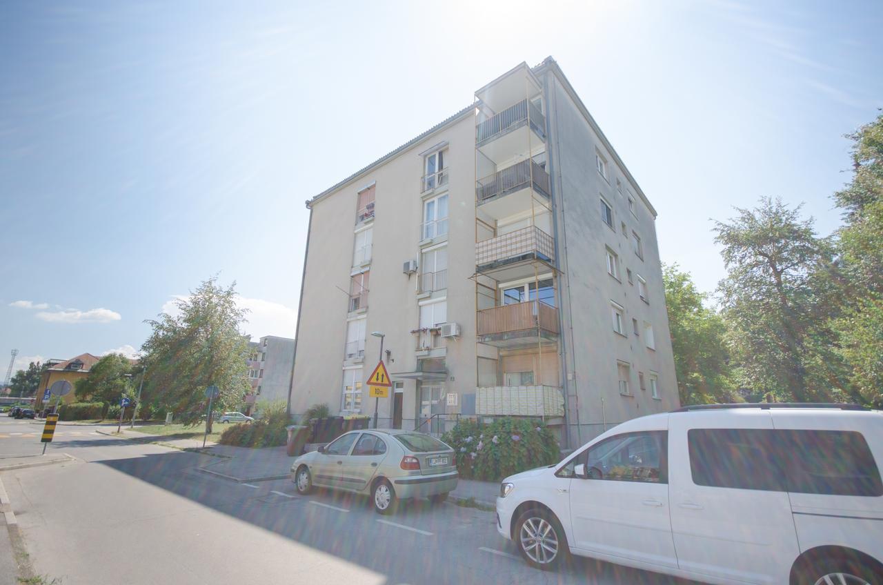 Apartment Near The Train Station リュブリャナ エクステリア 写真