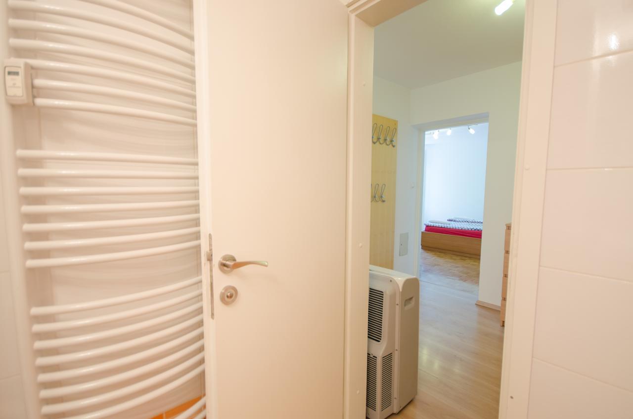 Apartment Near The Train Station リュブリャナ エクステリア 写真