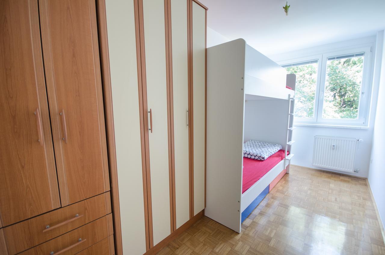 Apartment Near The Train Station リュブリャナ エクステリア 写真