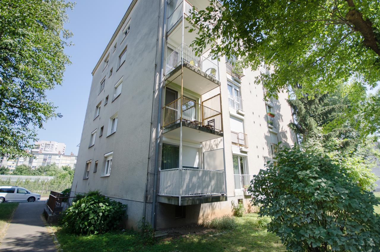 Apartment Near The Train Station リュブリャナ エクステリア 写真
